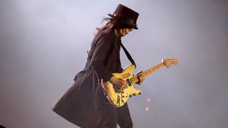 What Is The Net Worth of Mick Mars? A Closer Look